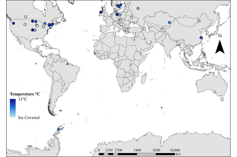 Locations of cyanobacterial blooms occurring in water temperatures Cyanobacterial blooms can also occur at colder temperatures, even under ice