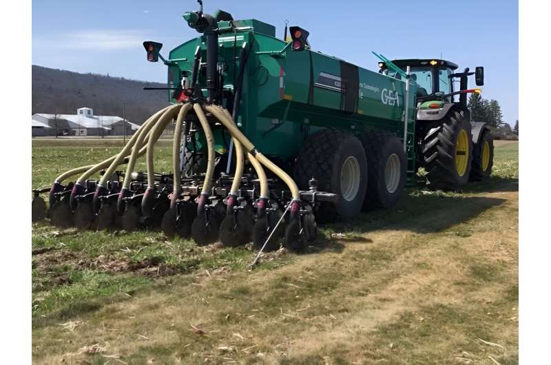 Injecting manure into growing cover crops can cut pollution, support corn crops