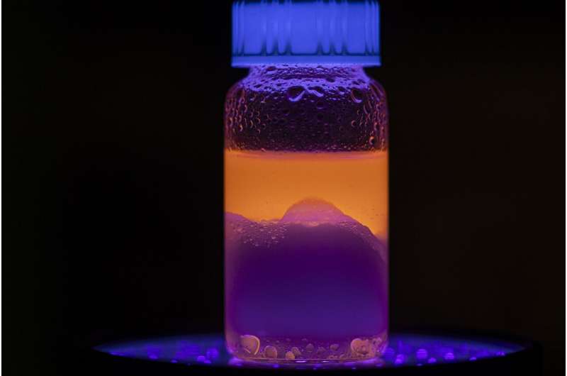 Once mixed with water and allowed to reseparate, the solvent floats back to the surface, carrying the nanoplastics within its molecular structure. Credit: Sam O'Keefe/University of Missouri Mizzou scientists achieve more than 98% efficiency removing nanoplastics from water